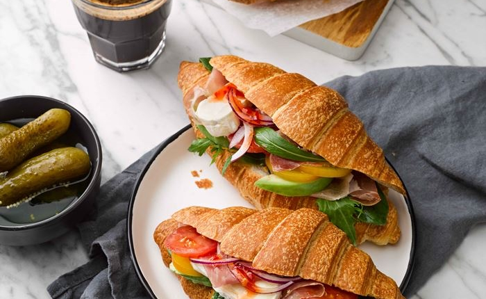 (1) Frozen Croissant Large 32x90g per Carton